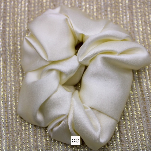 100% 22momme Mulberry Silk Scrunchies (4cm wide) - Picture 3 of 5